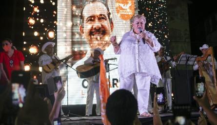 Paquita la del Barrio busca conquistar el voto como alcaldesa