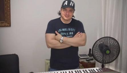 Nixon Galvis es el productor y representante de la artista Karly Mc donde llevan ocho años trabajando con la música. / Foto: Instagram.