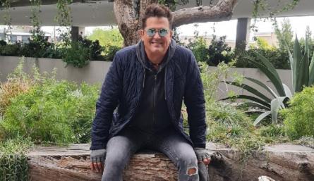 Carlos Vives ondea la bandera de los 60 años