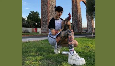 Aidée ha publicado contenidos donde muestra las bromas que hacen junto con su gallo, los audios que doblan de canciones y los viajes que emprenden.