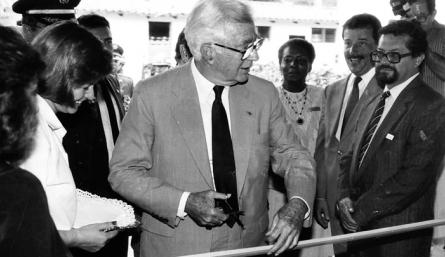 El presidente Barco entregó 350 viviendas de un plan total de 1.003 que se construyeron en la Urbanización San Martín II Etapa, en 1989.