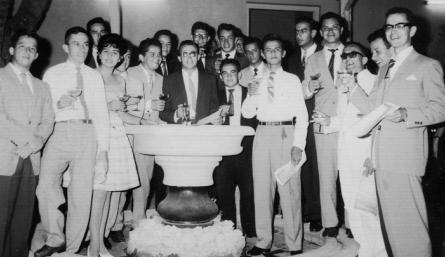 (De izquierda a derecha, entre otros) José Príncipe Apolinar Díaz, Alfonso María Padilla, Cecilia Helena Alvarez, Carlos Blanco Arias, Juan José Celis, Jorge Espinel Vera, Luis Pérez González,  Laureano Negrón, Yesid Carlos Sus S., Miguel Santafé Mora, José Trinidad Sarmiento, Jesús Ramírez y Senén Botello R.