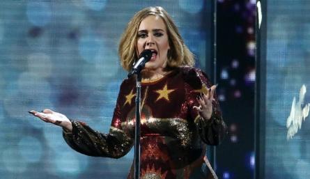  Adele lanza su single de regreso 'Easy On Me'
