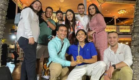 Los reflectores de India Catalina para televisión pública