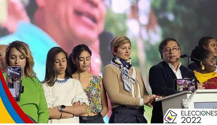 Petro comienza a celebrar su triunfo en primera vuelta