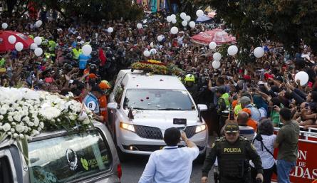 Tumba de Darío Gómez se volvió sitio de romería./Foto: Colprensa