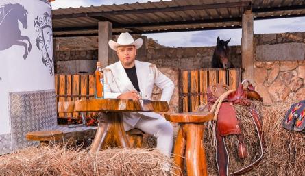 'Yo me llamo Silvestre Dangond' fusiona vallenato con regional mexicano