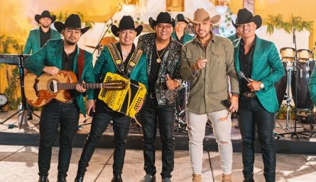 ‘Pa La Cantina’ se compone de ocho temas que ‘Grupo Dominio’ y el santandereano hacen junto a varias artistas.