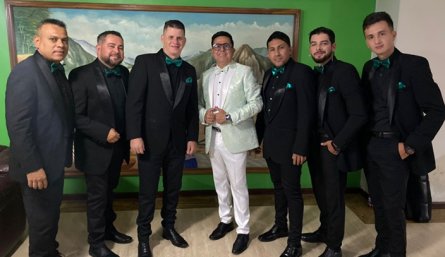 De Sardinata, Los Serranitos que visten la música campesina de corbatín