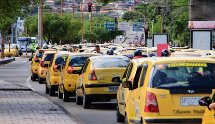 El gasto público en ese auxilio monetario para los taxistas será de $40.000 millones, de acuerdo con Minhacienda./ Foto Archivo