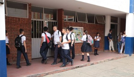 De acuerdo con la Directiva N° 07 de 2010 del Ministerio de Educación Nacional, en los colegios públicos solo se puede exigir un uniforme para el uso diario y otro para actividades de educación física./ Foto: Archivo / La Opinión 