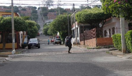 El barrio Aguas Calientes es el más grande de la comuna 3.