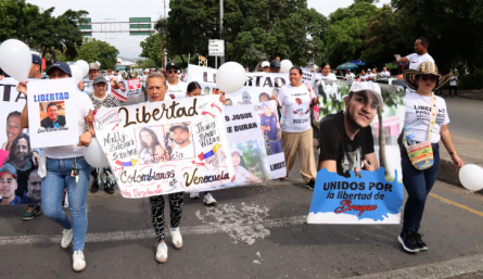 Familiares de detenidos en Venezuela exigen su liberación. 