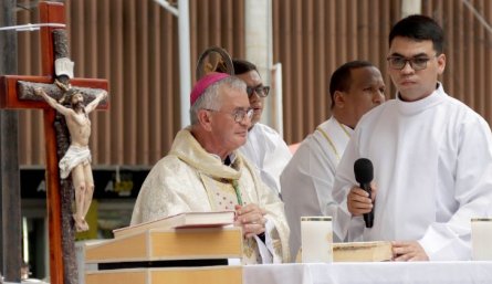 Monseñor José Libardo Garcés está en el ojo del huracán por presunta deuda millonaria de la que se le acusa/Foto archivo