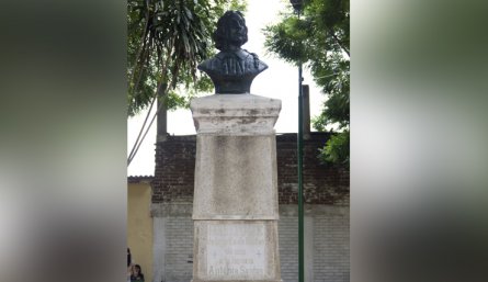 Monumento a Antonia Santos