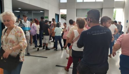 El represamiento de citas hizo que ayer colapsara la atención para decenas de usuarios de EPS Sanitas/Foto cortesía