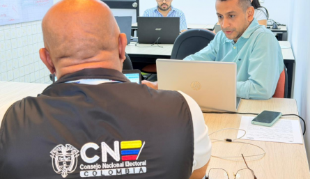 Testigos electorales ante el CNE.