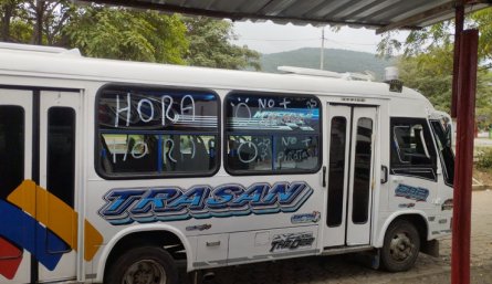 BUSETAS IRÁN A PARO 