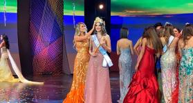 Valentina Espinosa, profesional en Comunicación Social y Periodismo, se quedó con la corona y cetro en la gala que se llevó a cabo en el Centro de Convenciones Julio Cesar Turbay Ayala, en Cartagena. Foto: El Universal