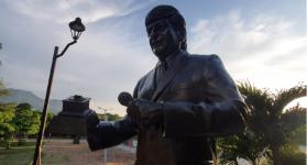 Vándalos arremeten contra estatua de Jorge Oñate
