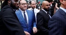 Kevin Spacey, acusado de agresiones sexuales, queda en libertad