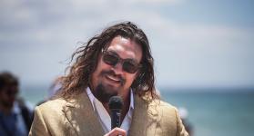 El superhéroe Aquaman pide acción para preservar los océanos