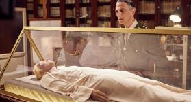 Este martes se estrena la serie 'Santa Evita'