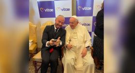 ‘Es el papa más cool que he visto’, escribió J Balvin