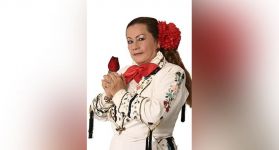 La gramalotera recibió un importante reconocimiento en los Latino Awards Chicago por su conmovedora ranchera ‘Mío Solo Eres Mío’.
