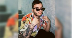 Además de cantante, Víctor Quintero se destaca como compositor. 