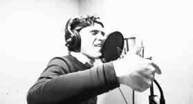 Además de su pasión por la música, el rapero cucuteño se dedica a reciclar y vender ropa.