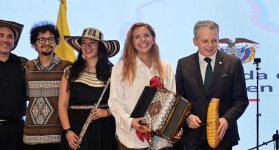 La cantante presentó un repertorio que resaltó la contribución de las mujeres a la cultura colombiana. 