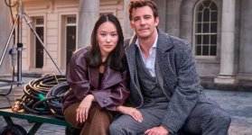 Netflix reveló las primeras imágenes del actor Luke Thompson con quien será la pareja de su personaje, Benedict Bridgerton, en la siguiente historia de amor de la familia para la cuarta temporada.