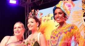 Las señoritas Tolima y Riohacha se llevaron los títulos a mejor traje.