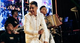Santiago Oñate es la fórmula en el acordeón, del cantante Martin Elias Jr.