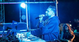 KhoMha, es un dj paisa, que triunfa en el exterior gracias a su carrera que arrancó en Medellín .