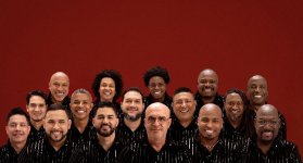 El grupo de salsa presenta un álbum que reimagina sus grandes éxitos y anuncia una gira mundial en su aniversario 45.
