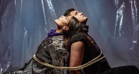 La interpretación de los dos artistas logra transmitir la angustia de ese “bucle tóxico” en el que muchos se ven atrapados.