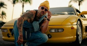 La esencia de la canción original, impregnada de nostalgia y desamor, cobra una nueva vida en la voz del caleño. 