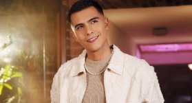 En su nuevo álbum, el bogotano hace duetos con varios artistas reconocidos como Pipe Bueno, Jhon Alex Castaño y Juan Duque. 