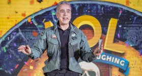 Con ‘LOL Colombia’ y la nueva ‘Betty’, el actor expande su legado en Prime Video.