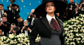 Rihana luce su tercer embarazo en la Met Gala