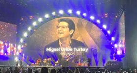 Homenaje a Miguel Uribe