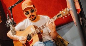 Leonardo La Croix estrena ‘Tarde’, un viaje sonoro sobre amores que no coinciden.