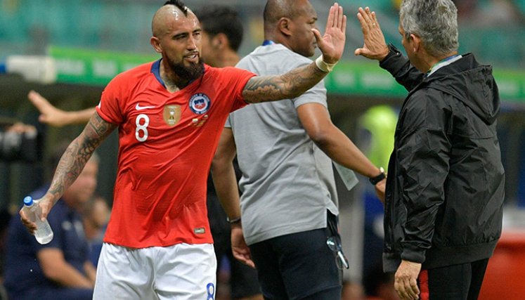 Arturo Vidal junto a Reinaldo Rueda en la Copa América de Brasil 2019./Foto: Archivo/La Opinión