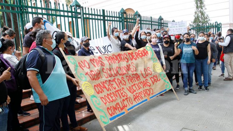 Plantón de docentes a las afueras de la Gobernación de Norte de Santander