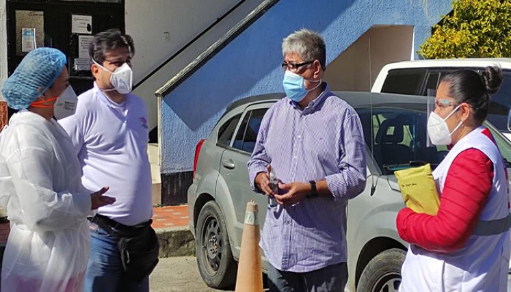 El director del IDS, Carlos Martínez, está visitando las ESE del departamento en la etapa de alistamiento del plan de vacunación contra el coronavirus./ Fotos cortesía