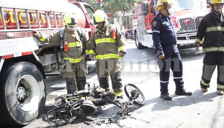 Incendio en el barrio San Luis. Foto: Alfredo Estévez
