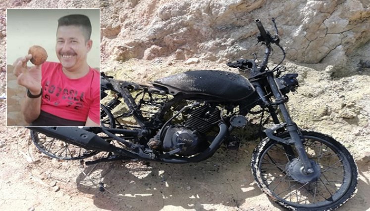 La motocicleta de los presuntos partícipes del intercambio de disparos fue quemada en el lugar del hecho. / Foto: Cortesía.