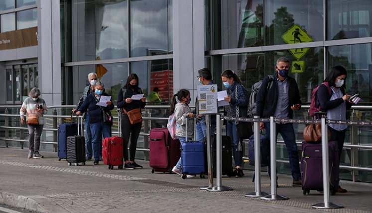 Protocolos de bioseguridad en el aeropuerto  Foto: Colprensa